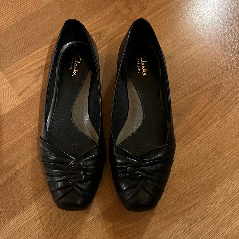 Clarks Artisan Black Twist Leather Ballet Flats - Picture 2 of 6
